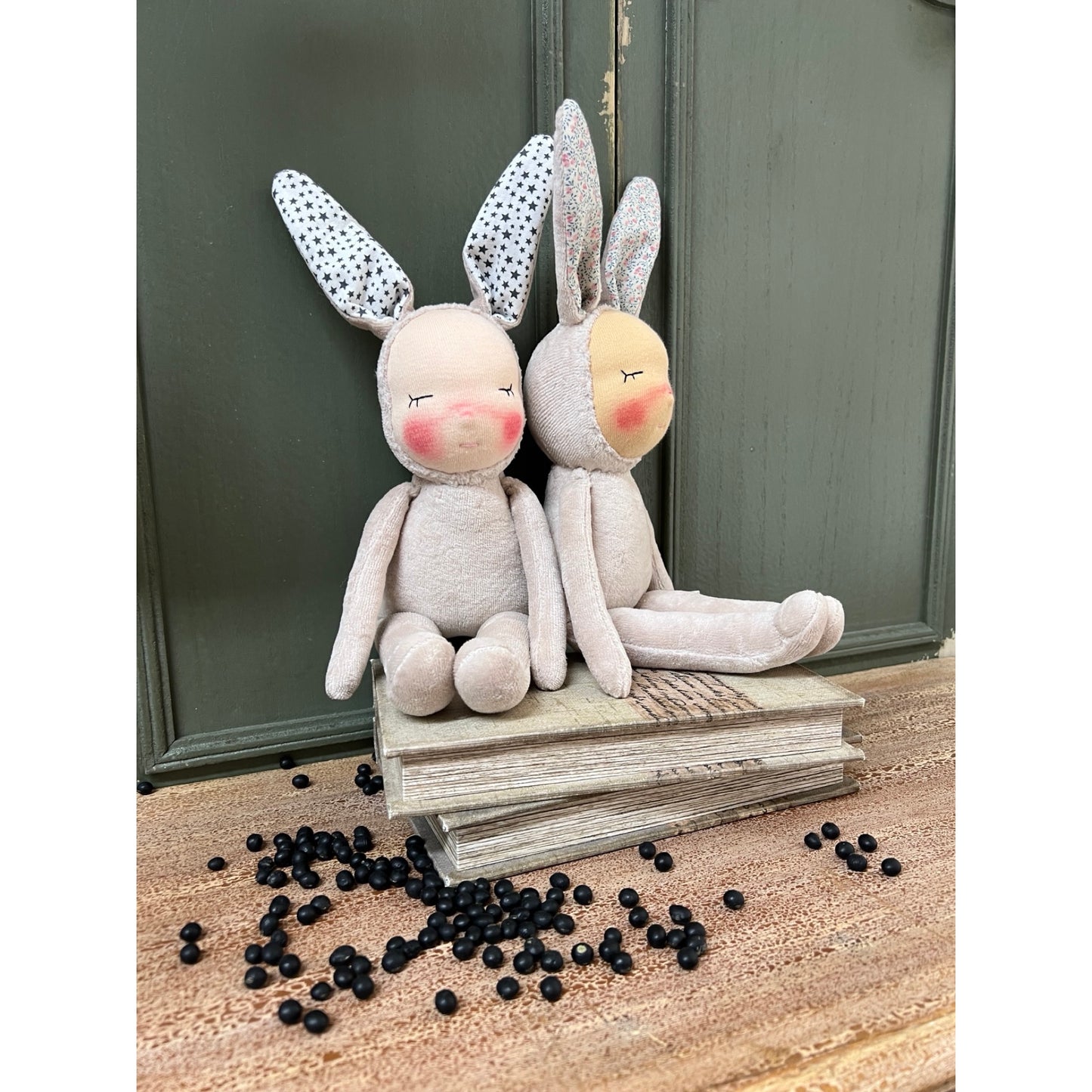 Cuddle Bunny_Black Beans Dyed Warm Grey