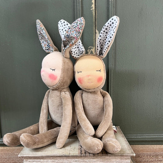 Cuddle Bunny_Walnut Hull Dyed Cocao