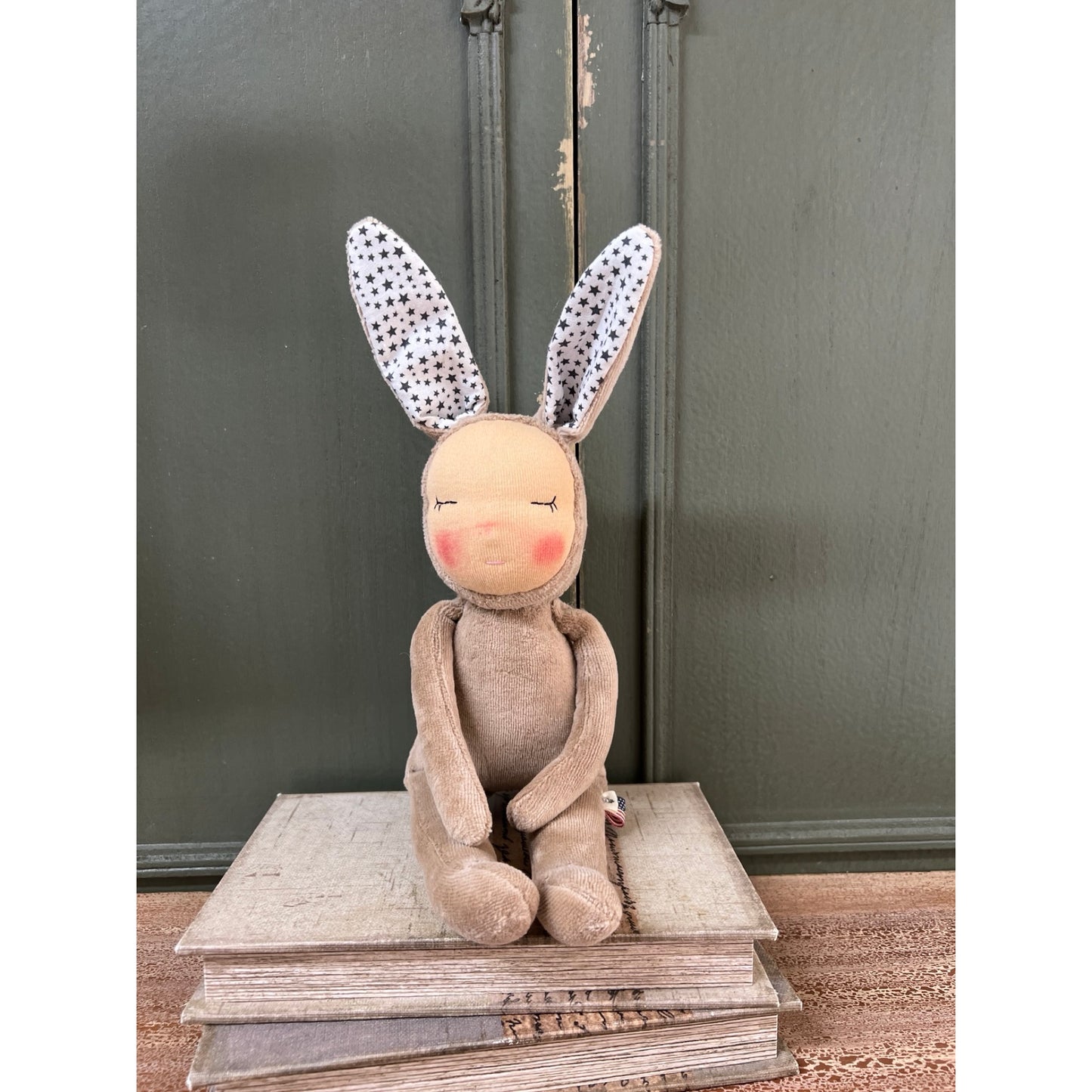 Cuddle Bunny_Walnut Hull Dyed Cocao