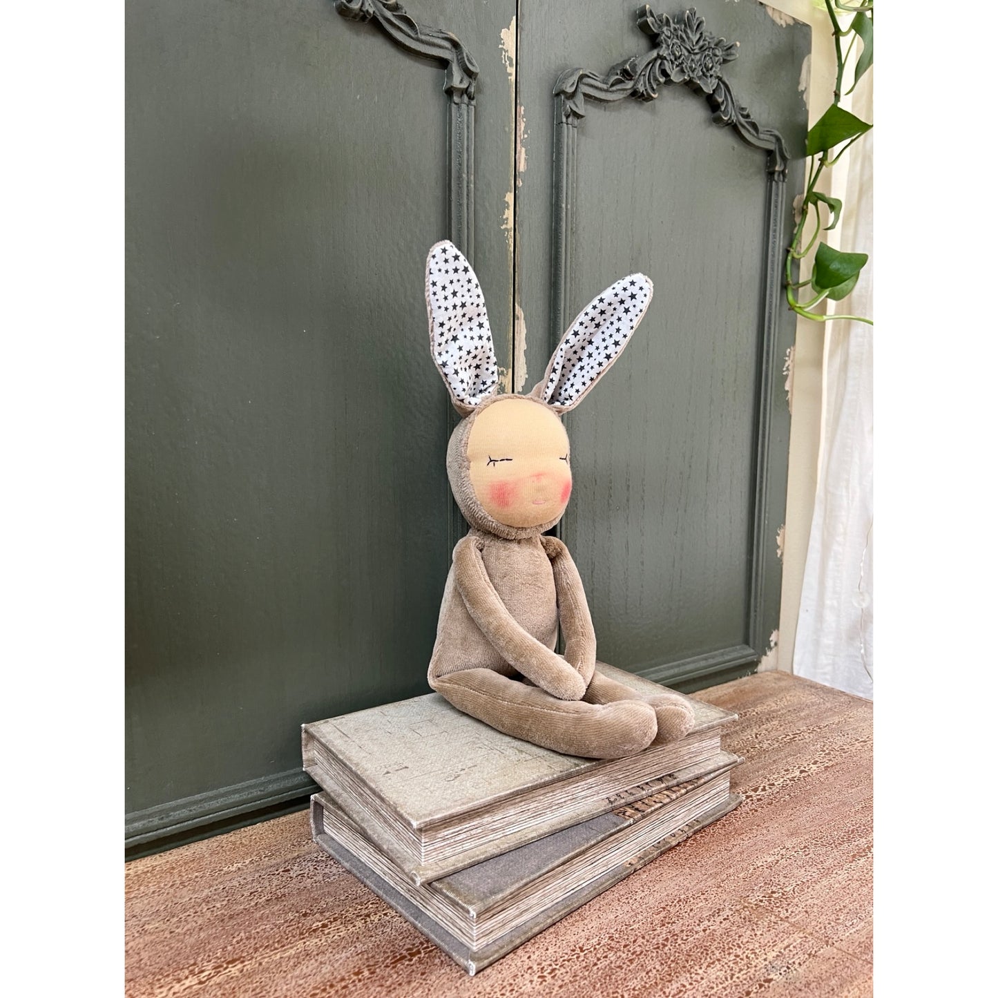 Cuddle Bunny_Walnut Hull Dyed Cocao