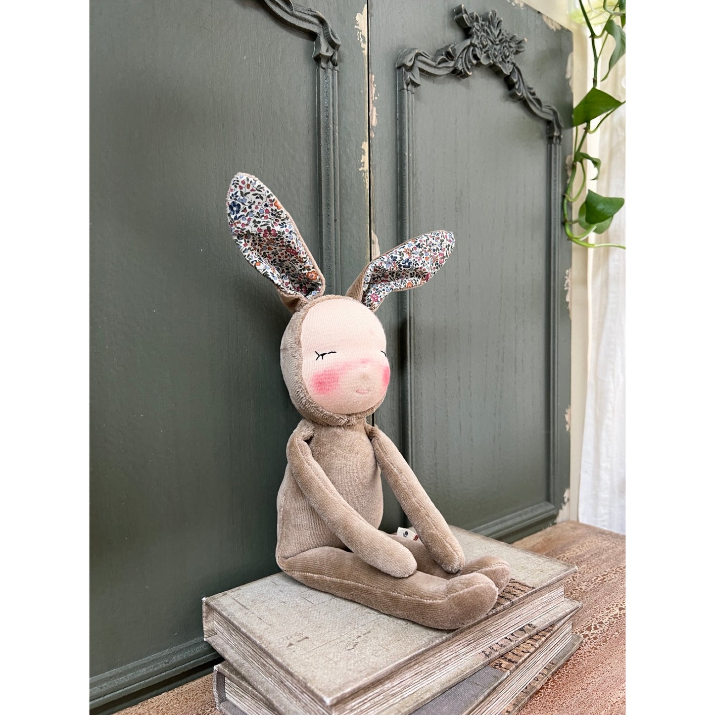 Cuddle Bunny_Walnut Hull Dyed Cocao