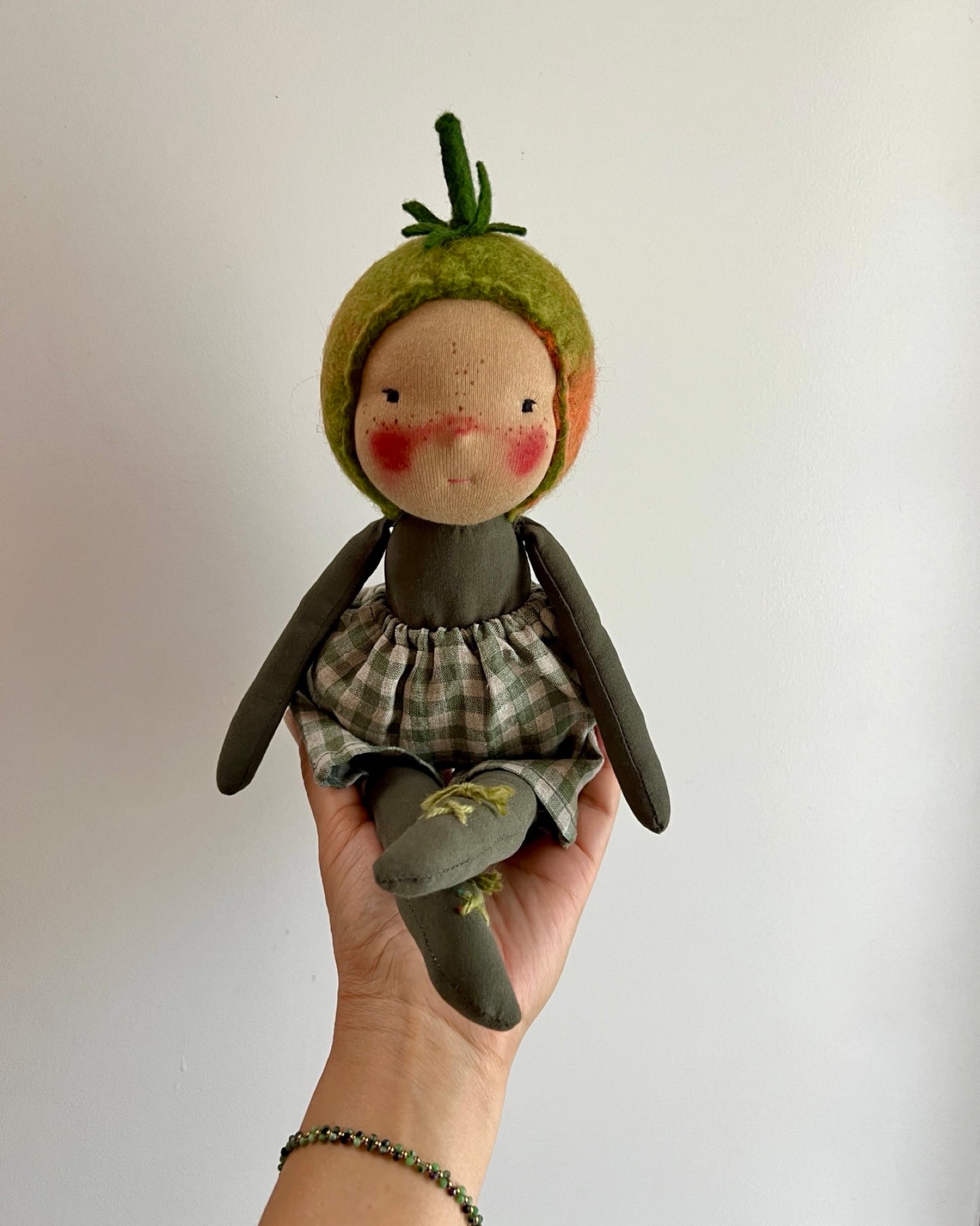 Green Tomato Friend | Cocoa Skin