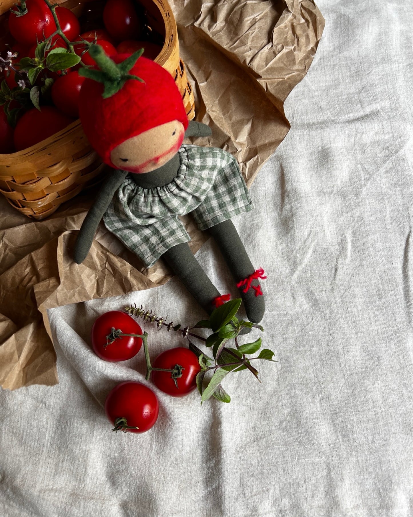 Red Tomato Friend | Cocoa Skin